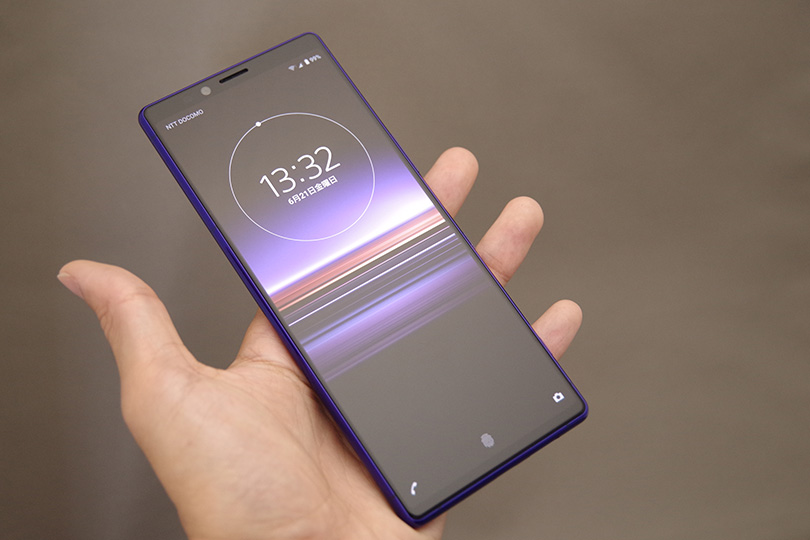 持ちにくくない ポケットには入る Xperia 1の超縦長ボディーを考える ゼロから始めるスマートフォン