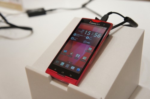 ARROWS X LTE F-05D発売